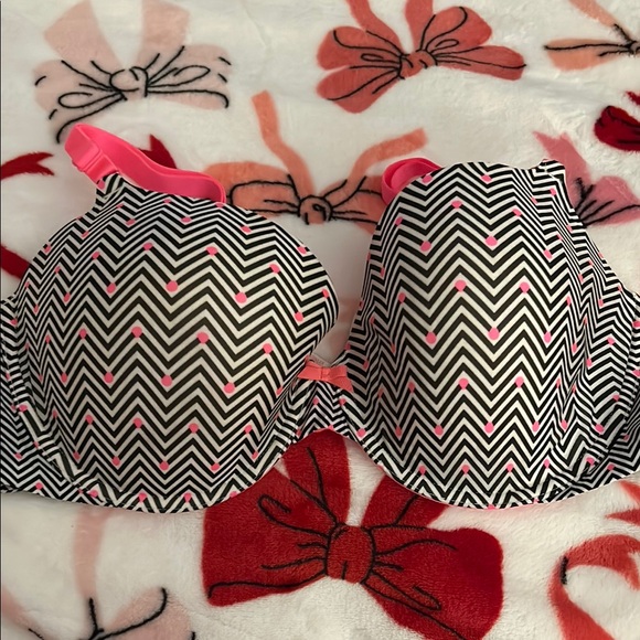 Victoria’s Secret Chevron Patterned Bra with Pink Accents - Picture 1 of 3